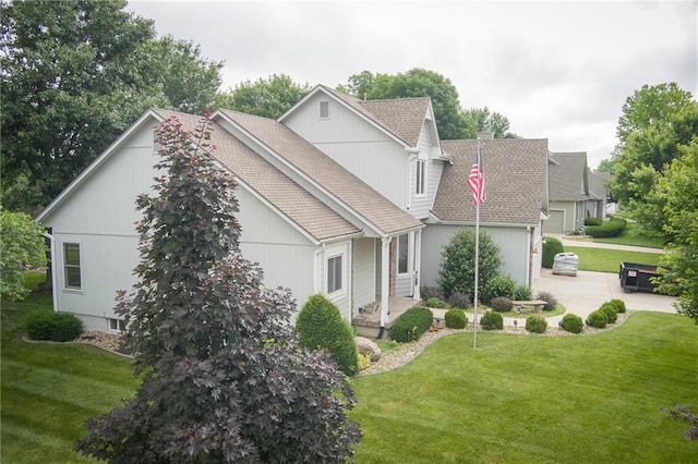 1404 NE Piedmont Dr, Lees Summit, MO 64064 - view of front of house featuring a front lawn and a shingled roof