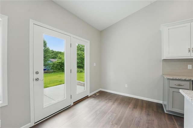 789 Highland Dr, Edwardsville, KS 66111 - entryway with wood finished floors and baseboards