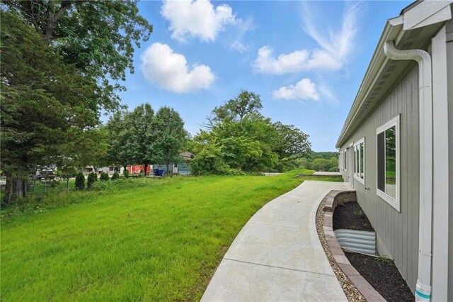 789 Highland Dr, Edwardsville, KS 66111 - view of grassy yard