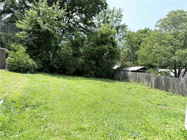7134 Agnes Ave, Kansas City, MO 64132 - view of yard