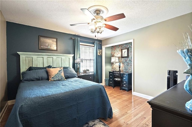 450 Ruth Ewing Rd, Liberty, MO 64068 - bedroom with light wood-style flooring, baseboards, a textured ceiling, and ceiling fan