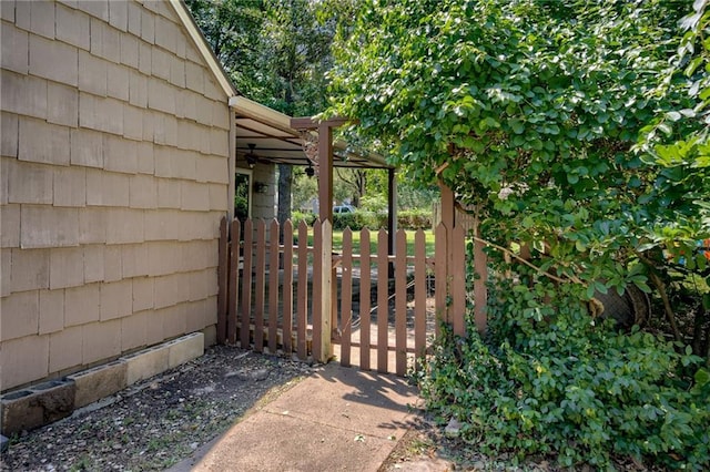 5301 Sycamore Dr, Roeland Park, KS 66205 - view of gate