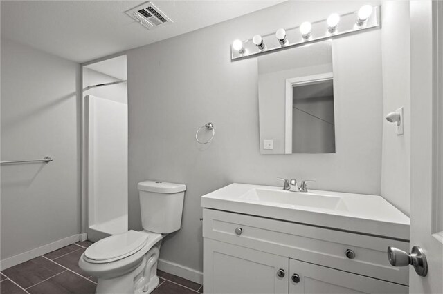 915 4th Ave, Leavenworth, KS 66048 - bathroom with vanity, a shower, and tile patterned floors