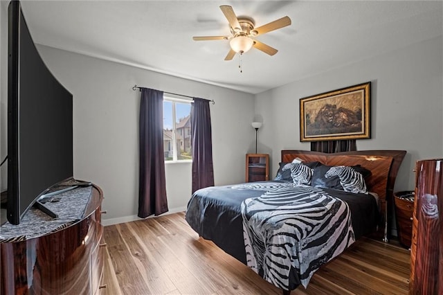 915 4th Ave, Leavenworth, KS 66048 - bedroom featuring wood finished floors and ceiling fan