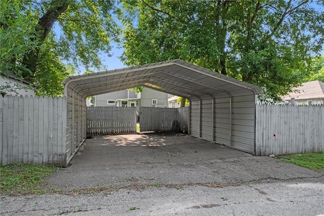 915 4th Ave, Leavenworth, KS 66048 - view of parking / parking lot featuring a carport