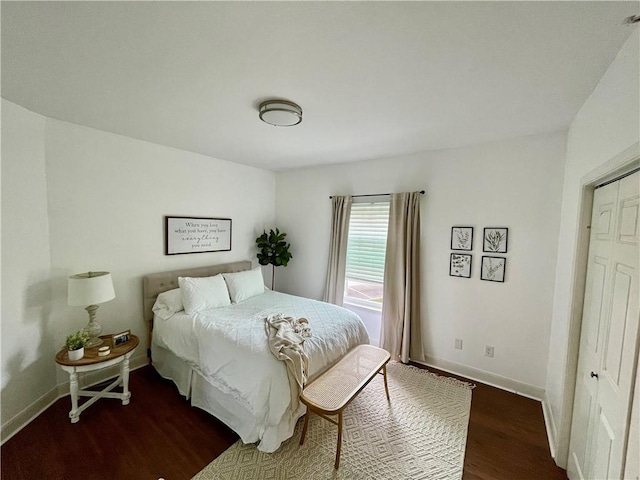 11619 Tomahawk Creek Pkwy Unit B, Leawood, KS 66211 - bedroom with dark wood finished floors, baseboards, and a closet