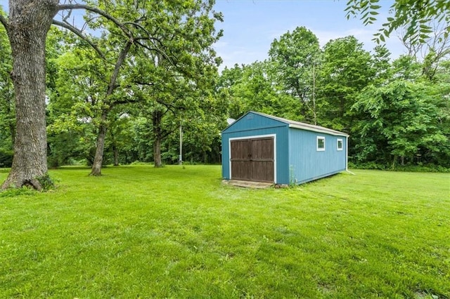 26725 S Bennett Rd, Freeman, MO 64746 - view of grassy yard featuring a detached garage