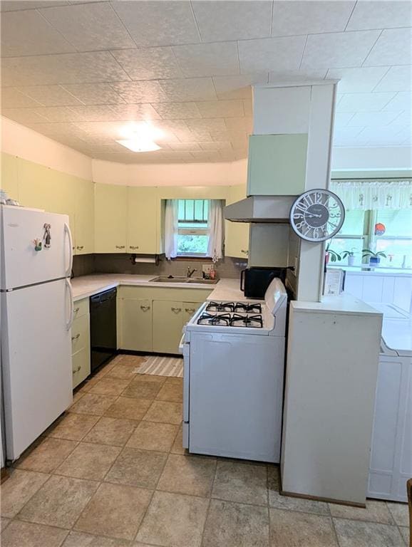 429 N 12th St, Fredonia, KS 66736 - kitchen featuring white appliances, a sink, and light countertops
