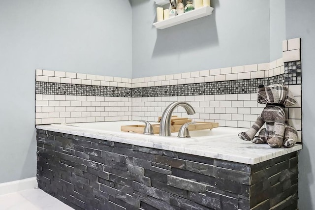 600 N Oak St, Gardner, KS 66030 - bathroom featuring decorative backsplash