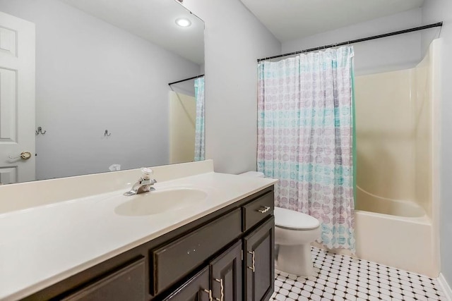 600 N Oak St, Gardner, KS 66030 - bathroom with vanity, shower / bath combination with curtain, and recessed lighting