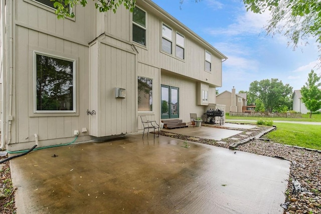 600 N Oak St, Gardner, KS 66030 - rear view of house with a patio area, entry steps, and a yard