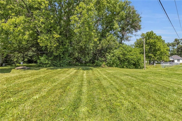 700 Parker Ave, Osawatomie, KS 66064 - view of green lawn
