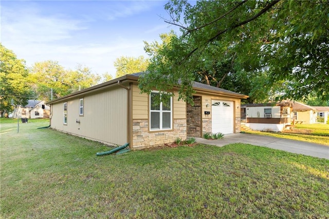 739 S Cypress St, Ottawa, KS 66067 - ranch-style home with concrete driveway, stone siding, and a front lawn