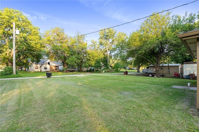 739 S Cypress St, Ottawa, KS 66067 - view of green lawn