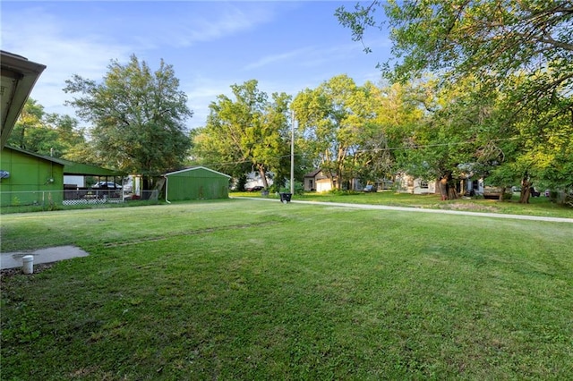 739 S Cypress St, Ottawa, KS 66067 - view of yard