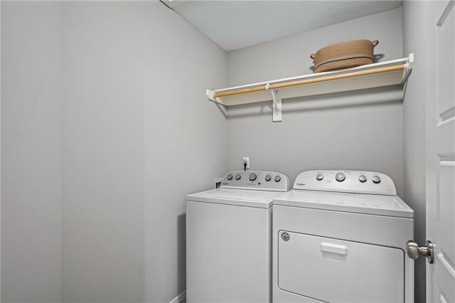 16059 Fontana St Unit 204, Overland Park, KS 66085 - laundry room featuring independent washer and dryer