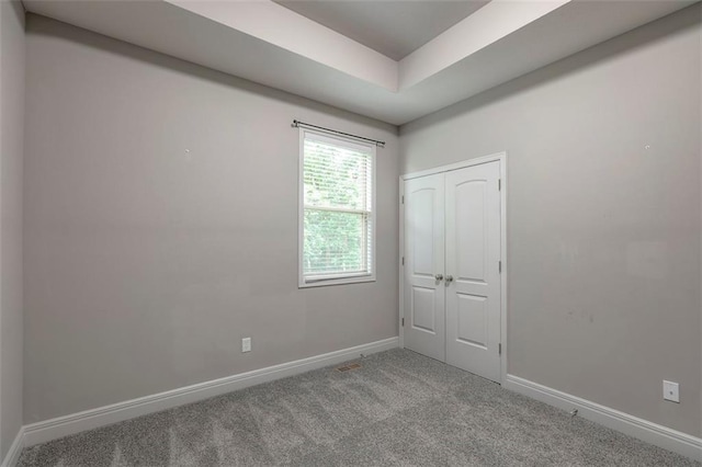 14095 NW 60th Ct, Parkville, MO 64152 - empty room with carpet flooring and a raised ceiling