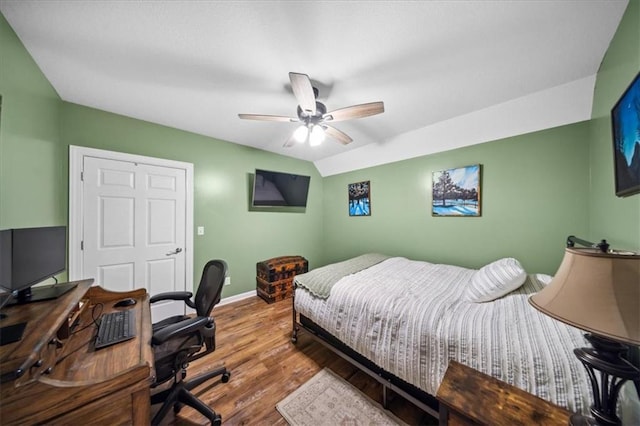 2640 Union Rd, Lawrence, KS 66044 - bedroom featuring wood finished floors, a desk, and ceiling fan