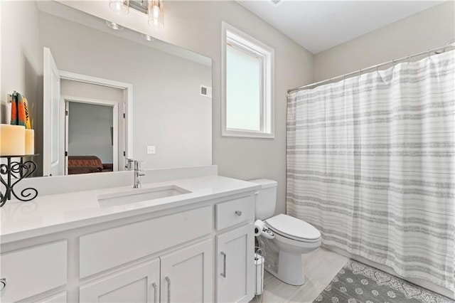 21115 W 186th Ter, Spring Hill, KS 66083 - ensuite bathroom featuring vanity, toilet, and a shower with curtain