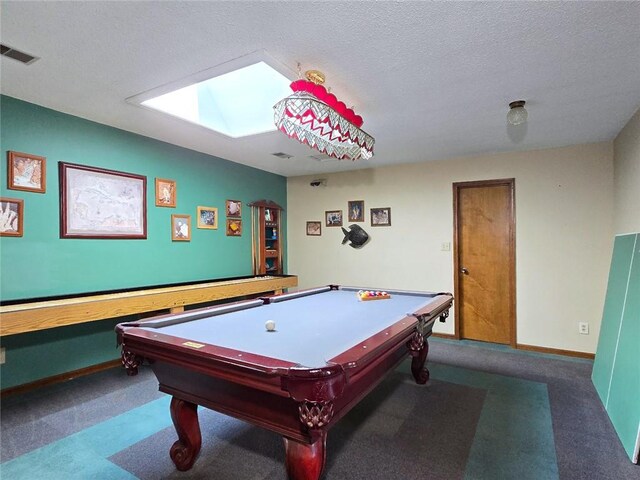 2101 Hillview Rd, Liberty, MO 64068 - recreation room featuring carpet flooring, a skylight, a textured ceiling, and billiards