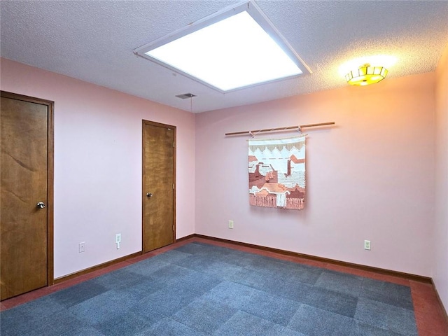 2101 Hillview Rd, Liberty, MO 64068 - empty room featuring a textured ceiling and carpet