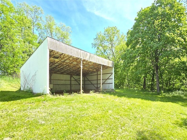 2101 Hillview Rd, Liberty, MO 64068 - view of pole building with a lawn and a carport