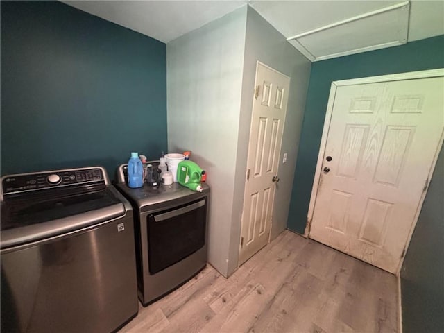 32592 SE 500th Rd, Kincaid, KS 66039 - laundry room with washing machine and dryer and light wood-style flooring