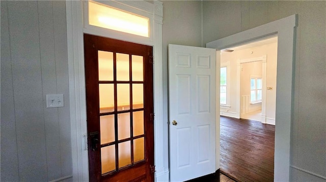 524 S Hill St, Fort Scott, KS 66701 - foyer with dark wood-style floors and baseboards