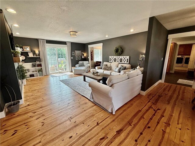 226 James Ave, Maryville, MO 64468 - living area featuring a textured ceiling, light wood-style flooring, recessed lighting, and baseboards