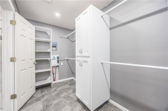3931 Main St, Parsons, KS 67357 - view of walk in closet