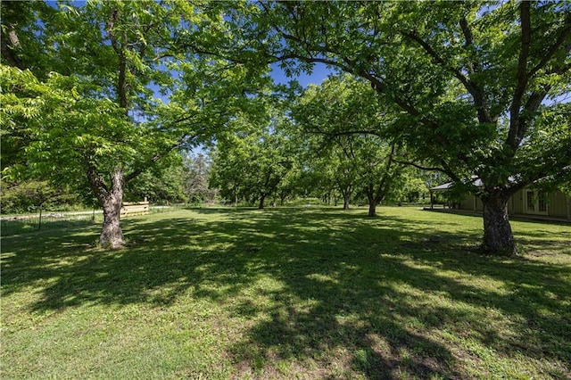 3931 Main St, Parsons, KS 67357 - view of grassy yard featuring french doors