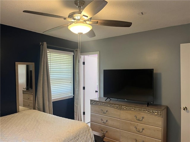8425 N Tracy Ave, Kansas City, MO 64155 - bedroom featuring a ceiling fan