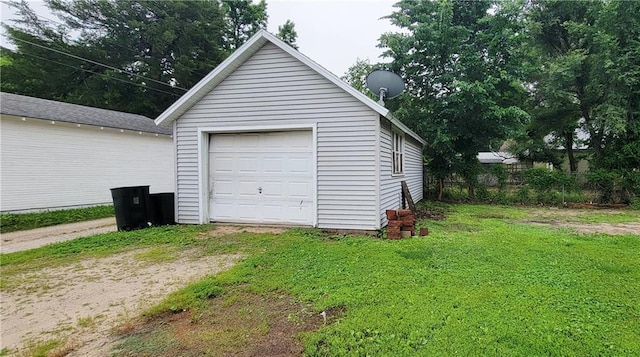 403 S St, Iola, KS 66749 - detached garage featuring driveway