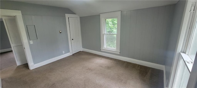 403 S St, Iola, KS 66749 - unfurnished bedroom featuring carpet, vaulted ceiling, baseboards, a heating unit, and a closet