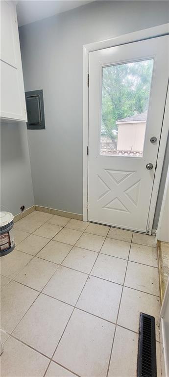 403 S St, Iola, KS 66749 - doorway featuring light tile patterned flooring