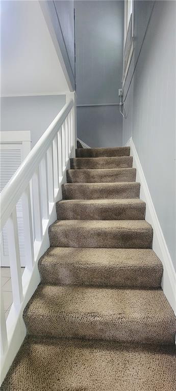 403 S St, Iola, KS 66749 - view of stairway