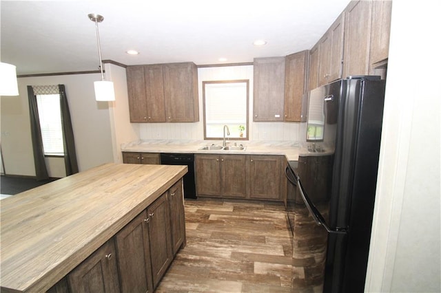17922 County Road 361, Savannah, MO 64485 - kitchen featuring black appliances, a sink, plenty of natural light, wood finished floors, and crown molding