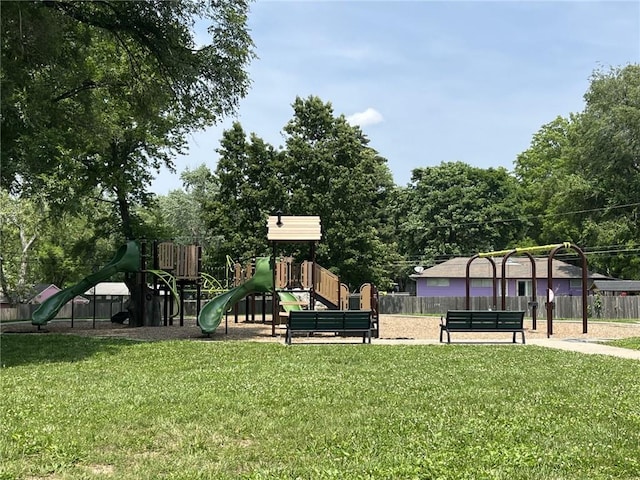 7316 E 109th St, Kansas City, MO 64134 - view of communal playground