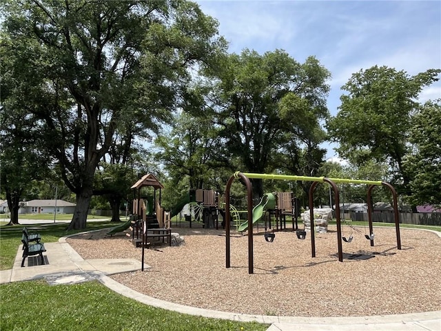 7316 E 109th St, Kansas City, MO 64134 - view of community playground