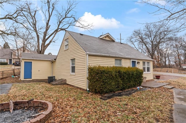 7 NW 88th St, Kansas City, MO 64155 - view of side of home featuring a shingled roof