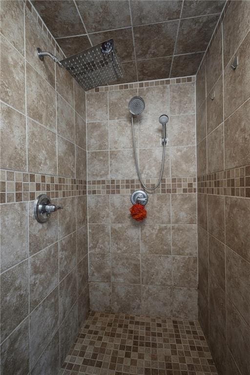 130 SW 95th Rd, Warrensburg, MO 64093 - full bathroom featuring a tile shower