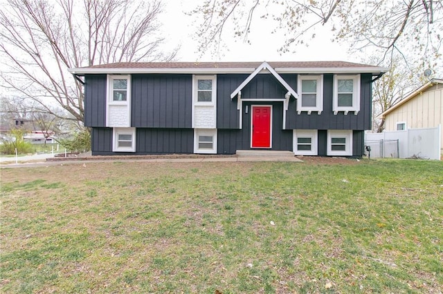 956 Ridge Dr, Warrensburg, MO 64093 - view of split foyer home