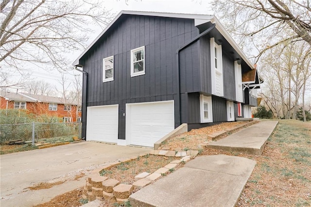 956 Ridge Dr, Warrensburg, MO 64093 - view of front of house with driveway and an attached garage
