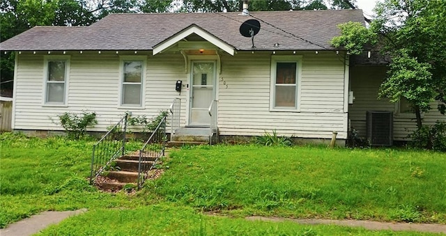 505 W Allison St, Nevada, MO 64772 - bungalow-style house with roof with shingles, central air condition unit, and a front lawn