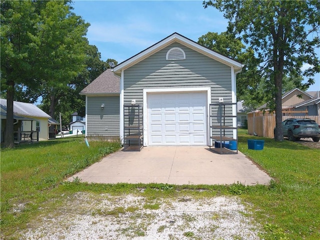503 W Shawnee St, Paola, KS 66071 - detached garage featuring driveway
