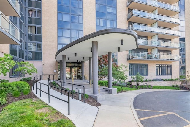 4545 Wornall Rd Unit 702, Kansas City, MO 64111 - view of apartment building / complex