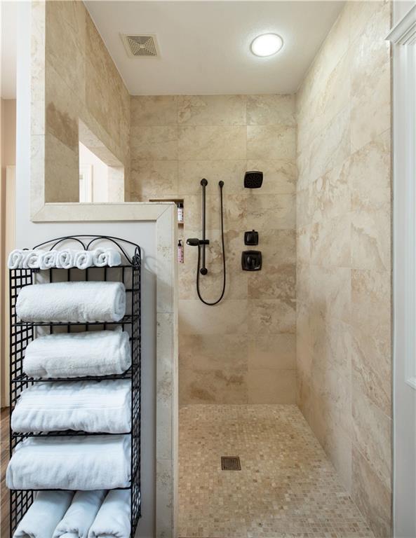 309 E 126th St, Kansas City, MO 64145 - bathroom featuring tiled shower
