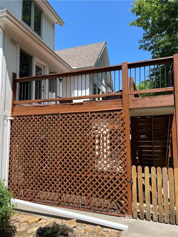 309 E 126th St, Kansas City, MO 64145 - deck with a gate