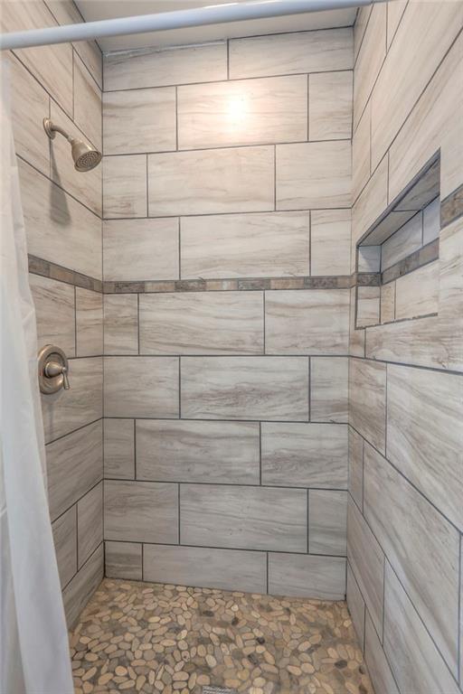 1129 US Highway 50, Centerview, MO 64019 - bathroom featuring tiled shower