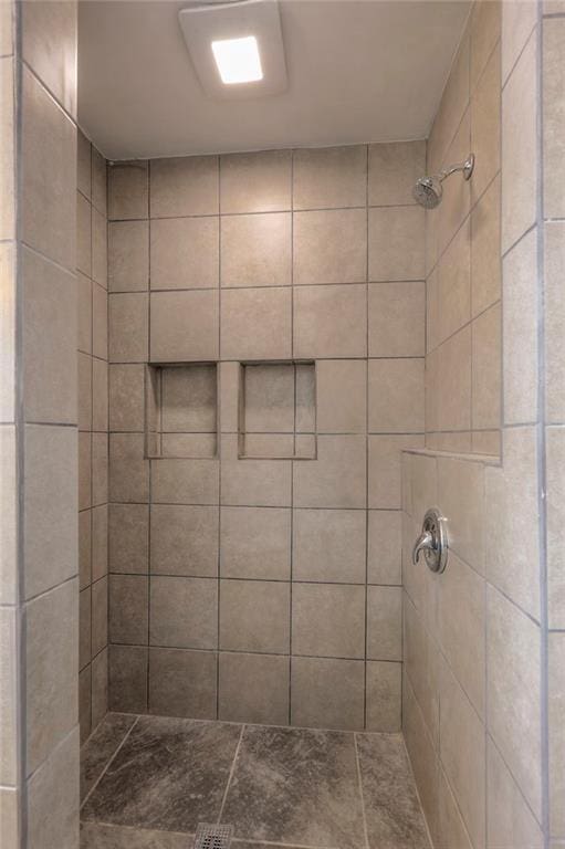 1129 US Highway 50, Centerview, MO 64019 - bathroom featuring a tile shower
